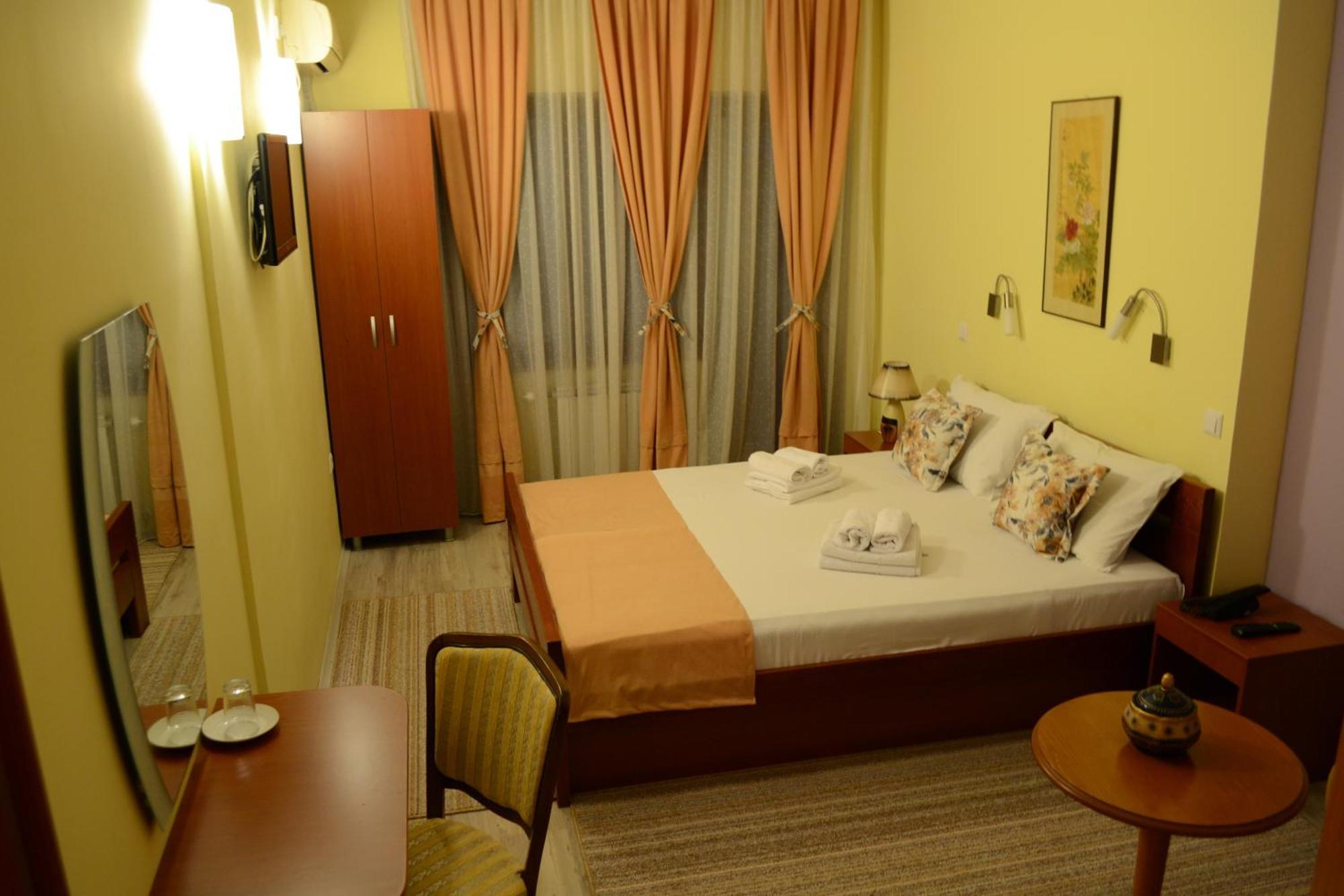 Hotel Pine Skopje Zimmer foto